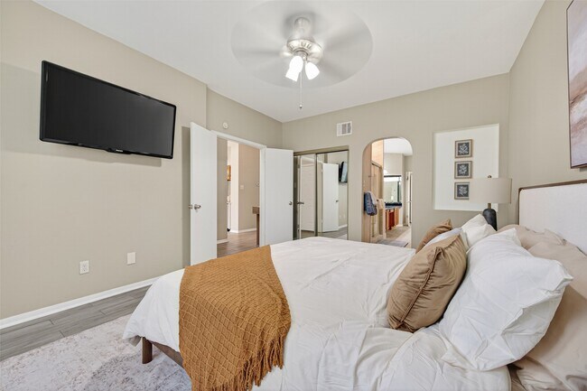 Building Photo - 6635 Queensclub Dr