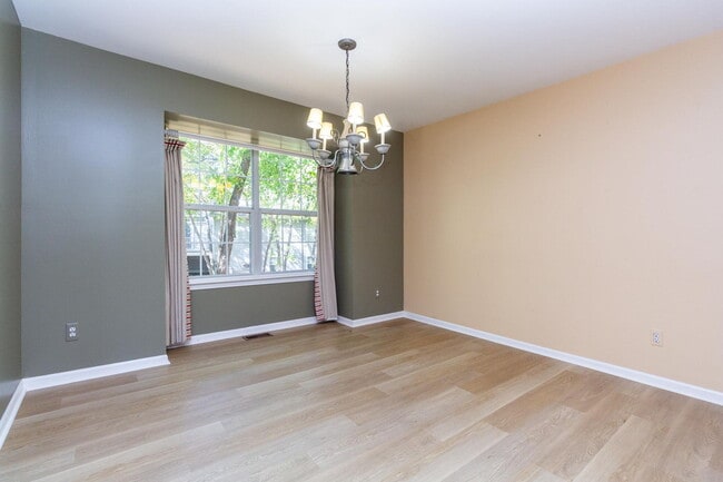 Building Photo - 1093 Fairways Blvd