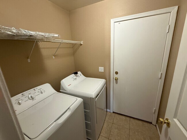 Building Photo - 1636 E Bishop Dr