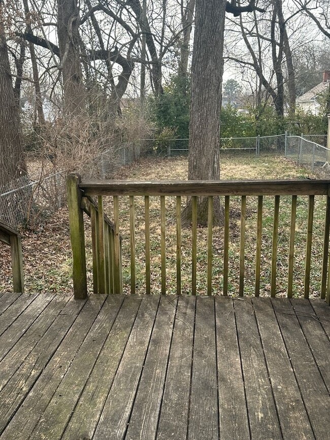 Building Photo - 5 Bed / 1.5 Bath