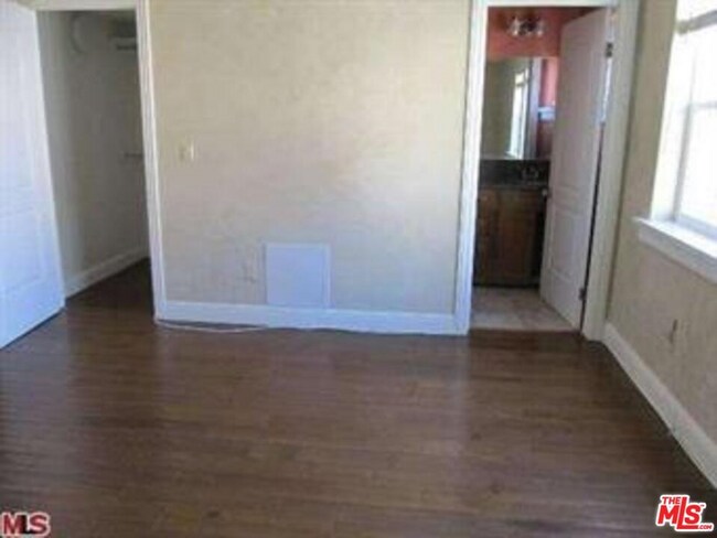 Building Photo - 1821 W 12th Pl