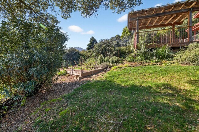 Building Photo - 2299 Sobre Vista Rd