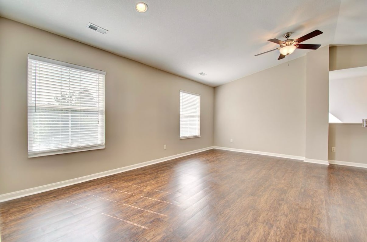 Building Photo - 2223 Rolling Hills Dr