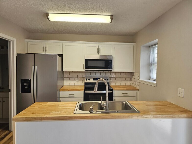 Building Photo - 2329 Avalon Wds Dr