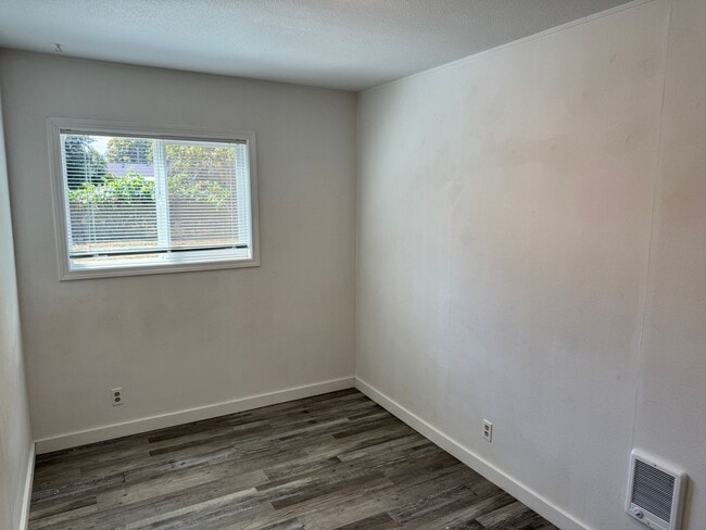 Building Photo - 1 bedroom apartment in Eugene!