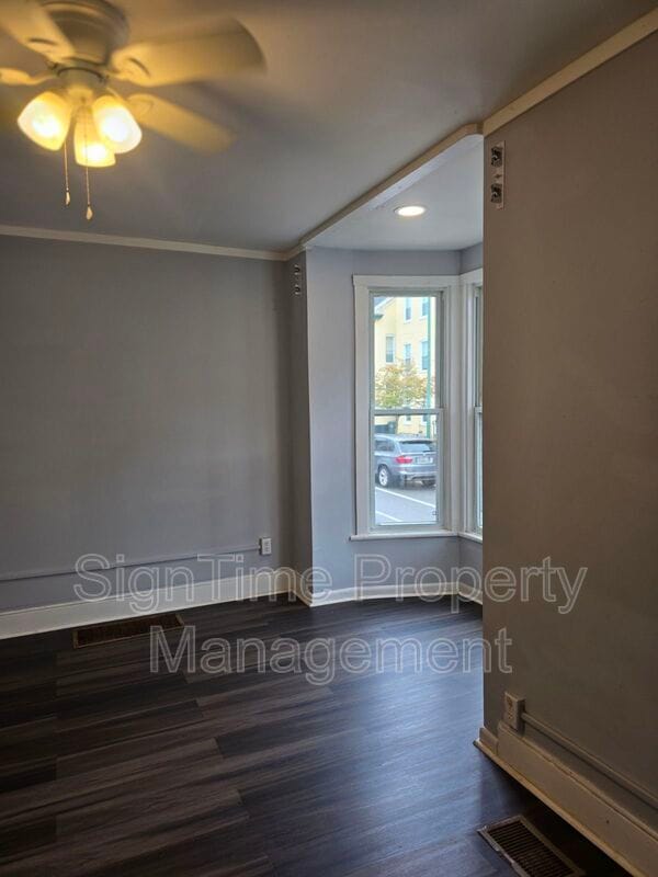 Building Photo - 235 Summit Ave