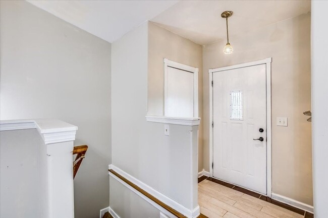 Building Photo - 2 weeks FREE RENT! South Wichita Gem! Save $$ with solar panels