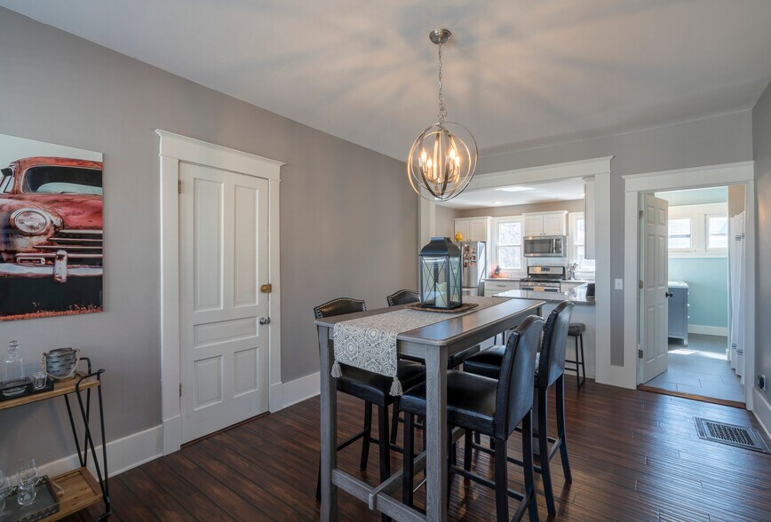 Building Photo - 552 Union Ave SE