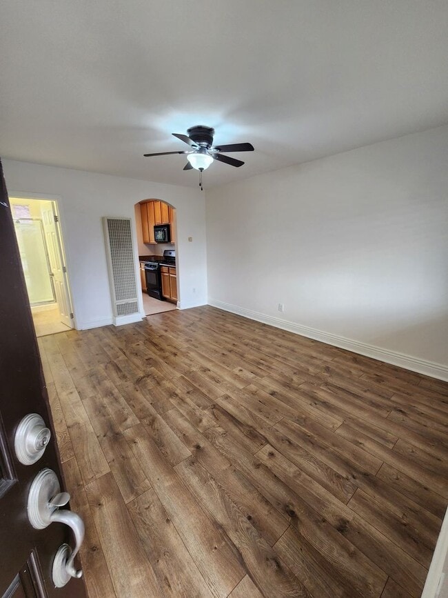 Building Photo - Clean Upstairs Unit In Convenient Location- Close to SDSU!