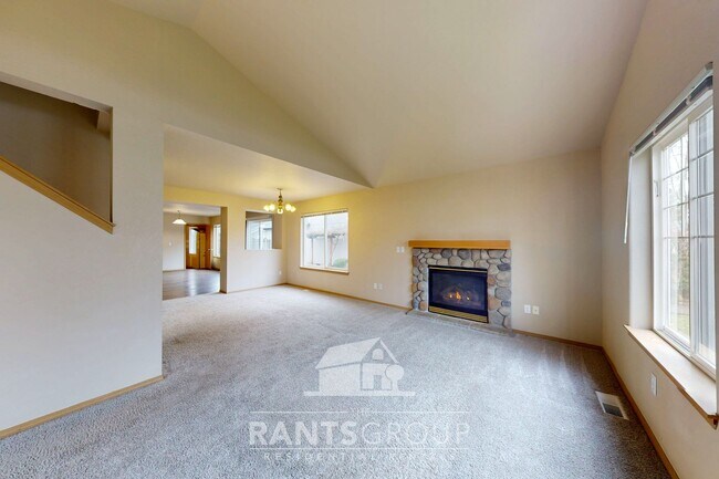 Building Photo - 8014 Bedford Ln SE