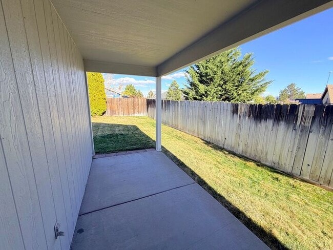 Building Photo - NW Reno Single Story House - 2 Car Garage/Fully Landscaped Yard