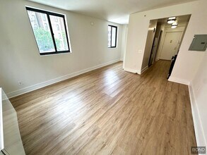 Building Photo - 323 W 96th St
