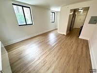 Building Photo - 323 W 96th St