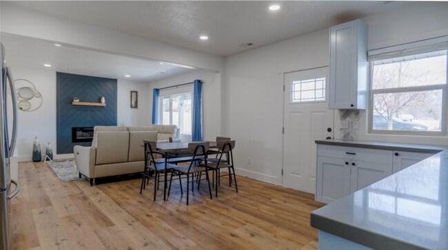 Building Photo - FURNISHED MONTH TO MONTH with 20x30 Storage!