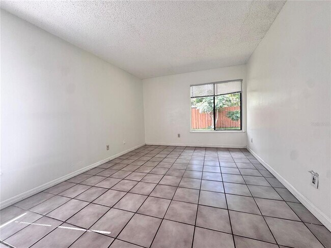 Building Photo - 708 Green Ct