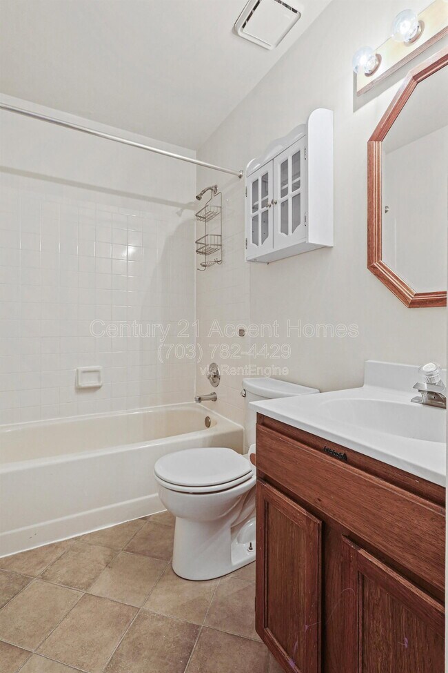 Building Photo - 6719 Sunset Woods Ct