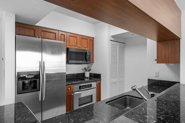 Building Photo - 347 N New River Dr E