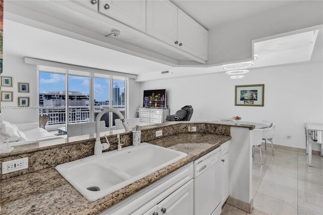 Building Photo - 848 Brickell Key Dr