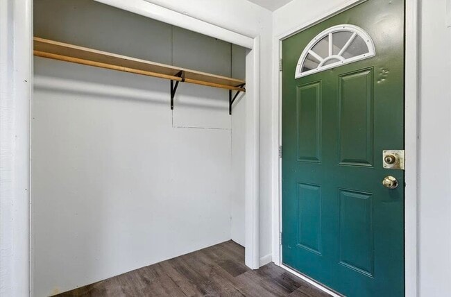 Building Photo - 612 7th Ave S