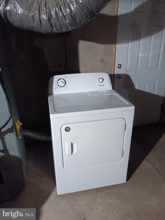 Building Photo - 3341 Mary St