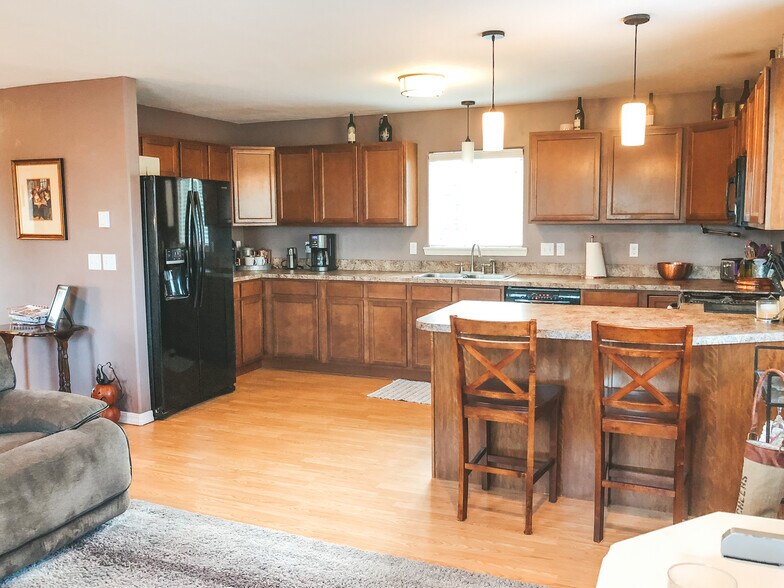 Building Photo - 202 Farview Dr