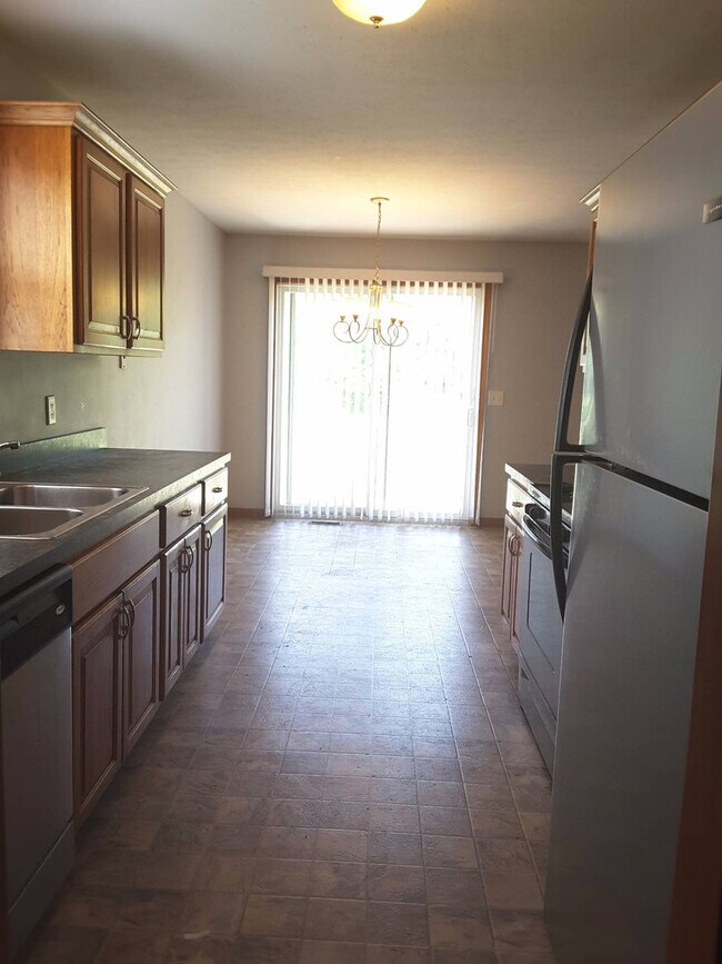 Building Photo - Beautiful 3 Bedroom 2 Bath Home in Elkhart!