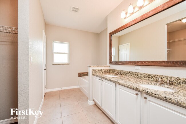 Building Photo - 3379 Toluca Terrace