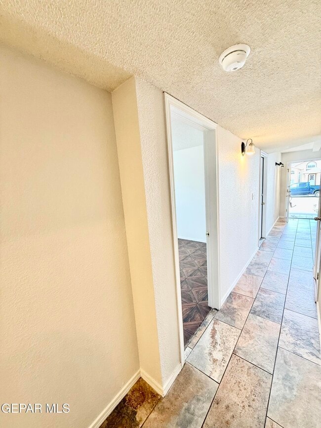 Building Photo - 12720 Tierra Mina Dr