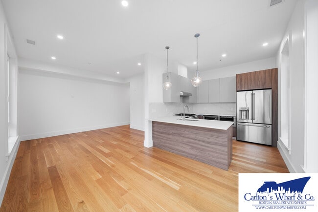 Building Photo - 218 Old Colony Ave