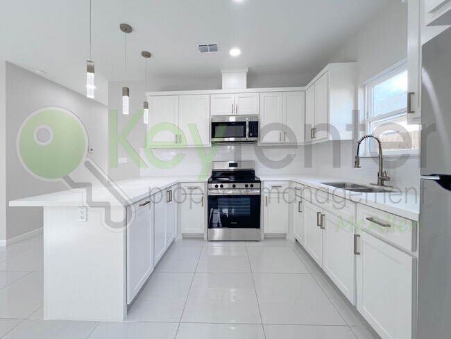 Building Photo - 2004 E 1st St