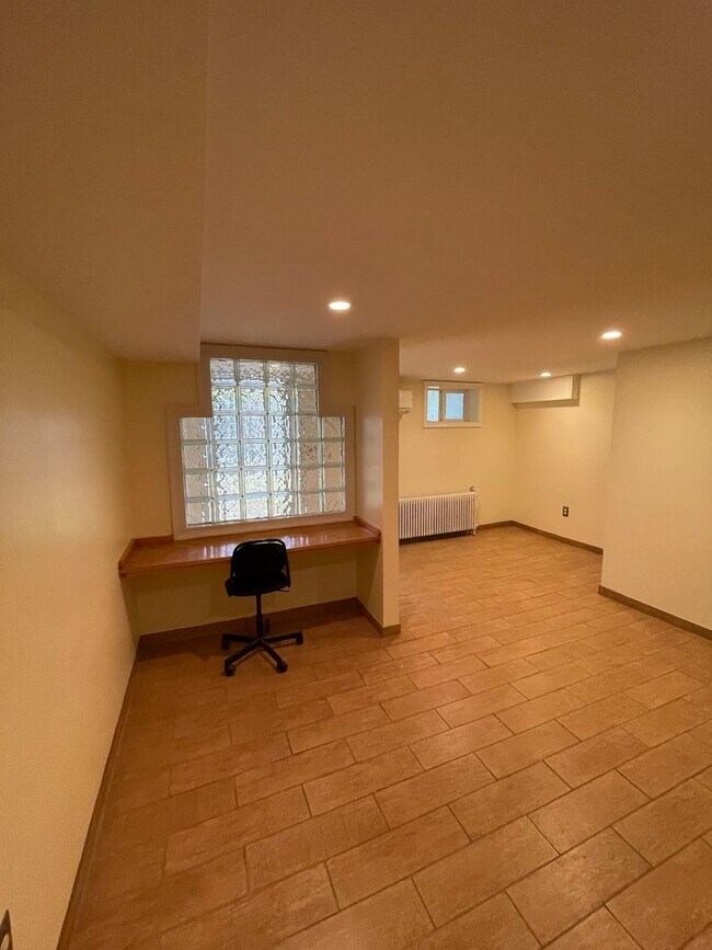 Building Photo - Charming 1928 Row Home for Rent with Modern Amenities — 2 Bedroom 2 Full Bath w/ 2 Half Baths, 2 ...