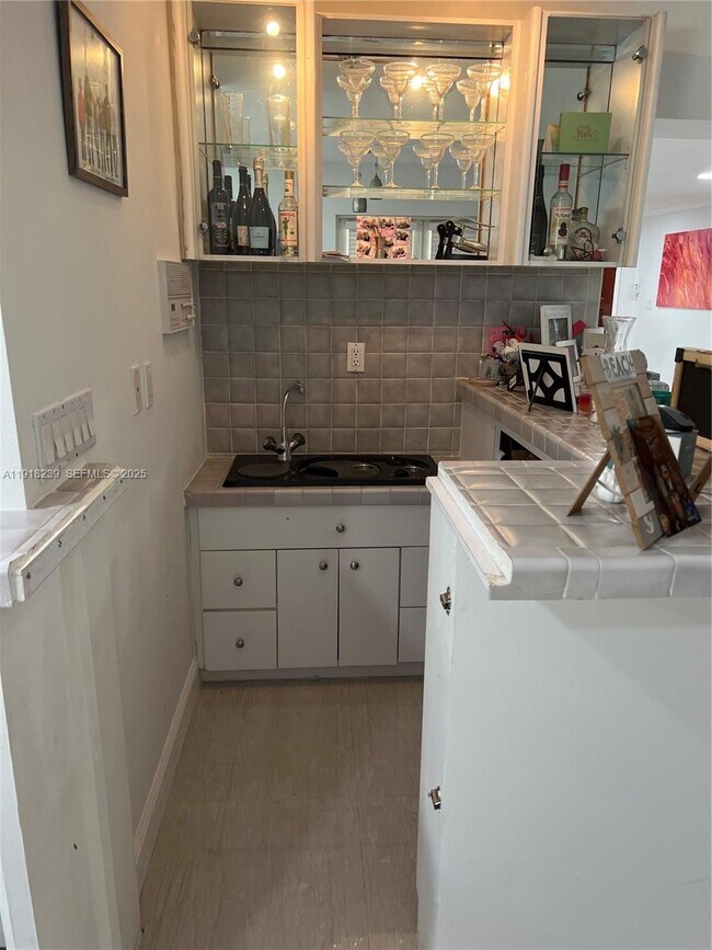 Building Photo - 6284 SW 26th St