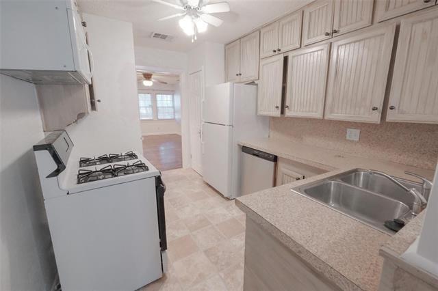 Building Photo - 3900 Dexter Ave