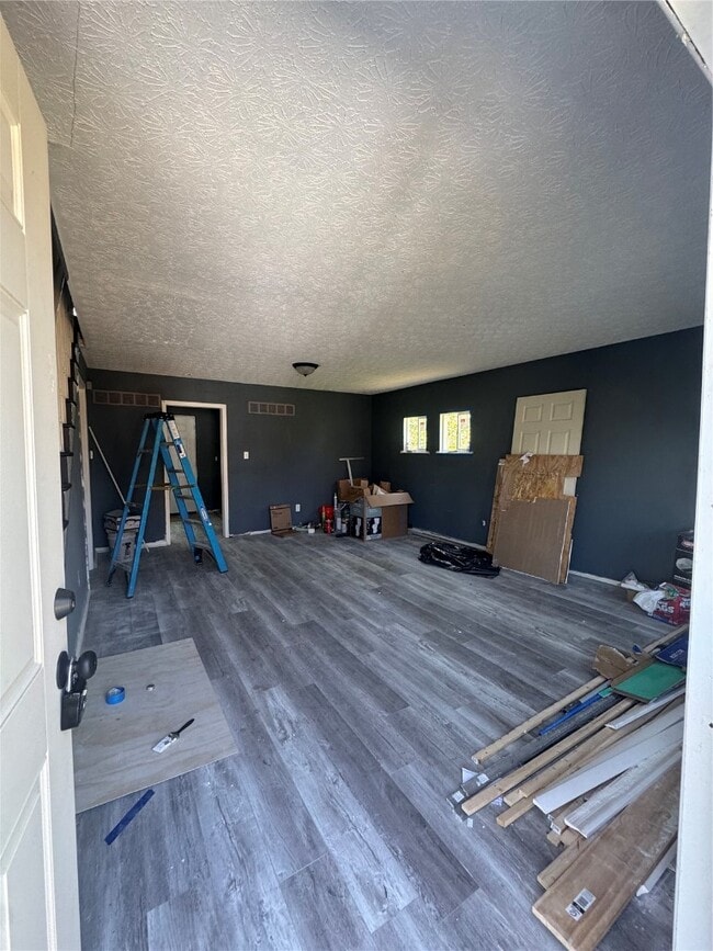 Building Photo - 5434 Maple Ave