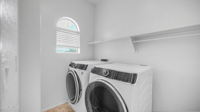 Building Photo - 5131 W El Cortez Trail