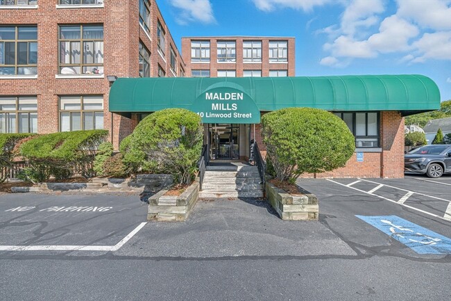 Building Photo - 10 Linwood St