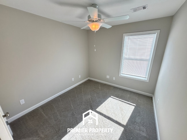 Building Photo - Spacious 4BR Home Near Tuscaloosa w/ 2-Car Garage, Covered Patio & Fenced Yard