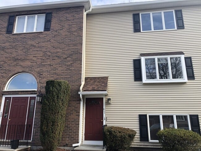 Building Photo - 305 Salem St