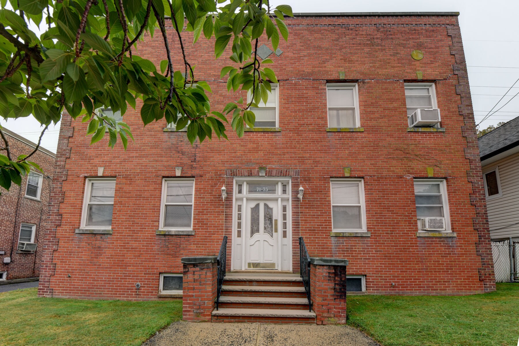 Building Photo - 71 Carmer Ave