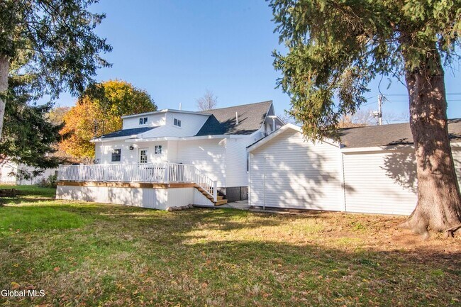 Building Photo - 4 Van Buren St