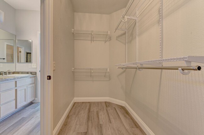Building Photo - 180 Degree elevated views from a quiet str...