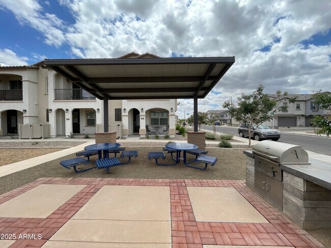 Building Photo - 4073 E Amoroso Dr