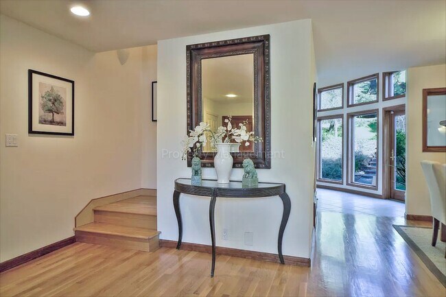 Building Photo - Luxurious 4 bed / 3.5 bath / 3,276 sqft Ho...