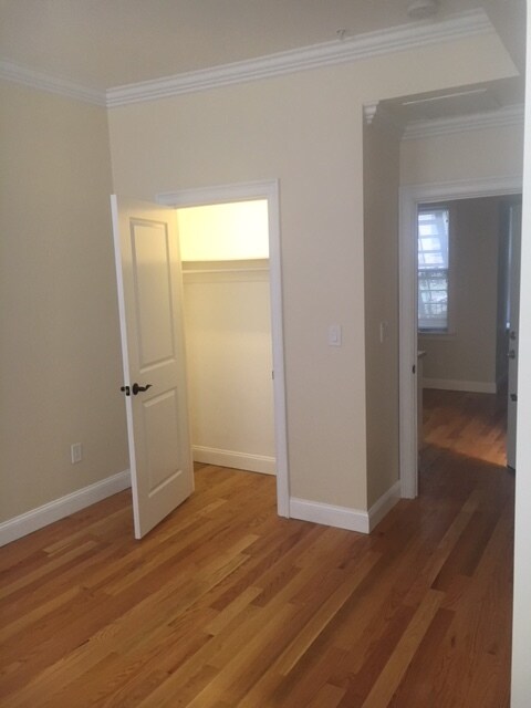 Bedroom w/ Closet - 194 Salem St