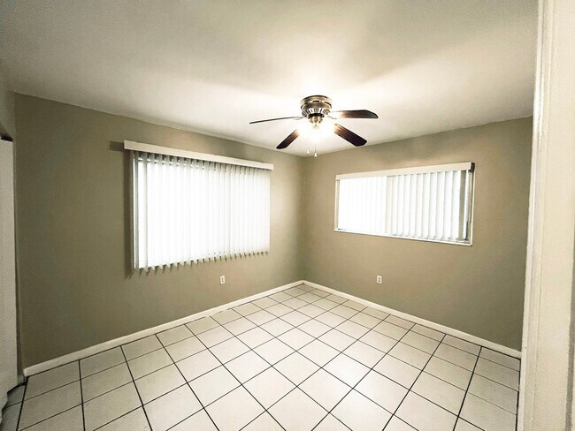 Spacious bedroom - 419 Ocean Ave