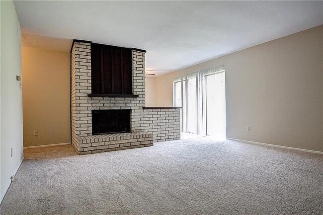 Building Photo - 3414 Chesapeake Dr