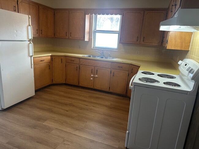 Building Photo - 450 Hutton Ln