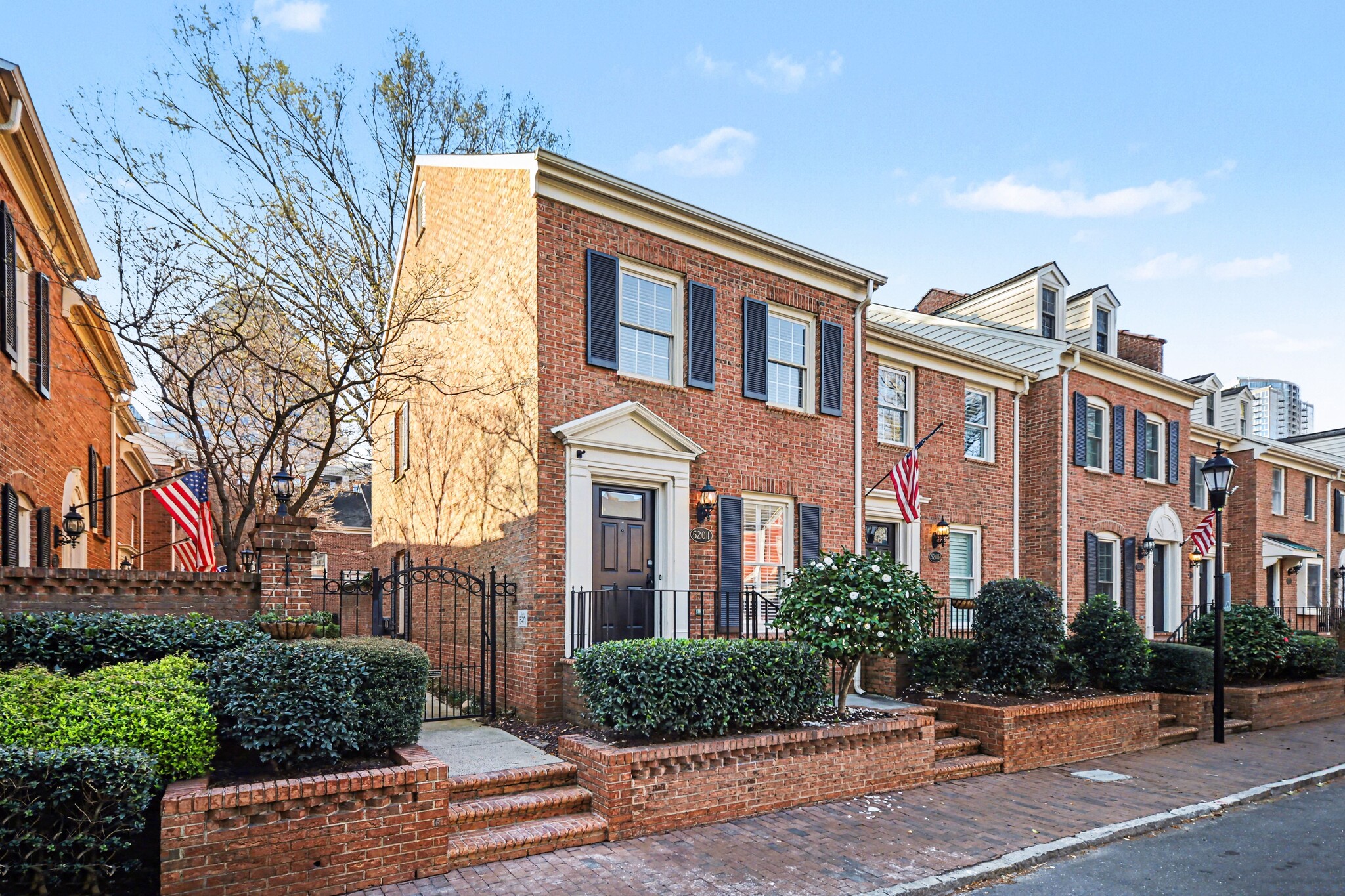 Building Photo - 520 N Poplar St