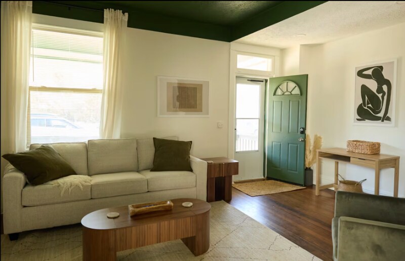 Building Photo - 2433 S 16th St