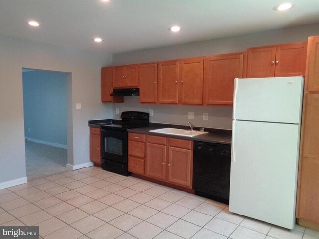 Building Photo - 612 Kittendale Cir